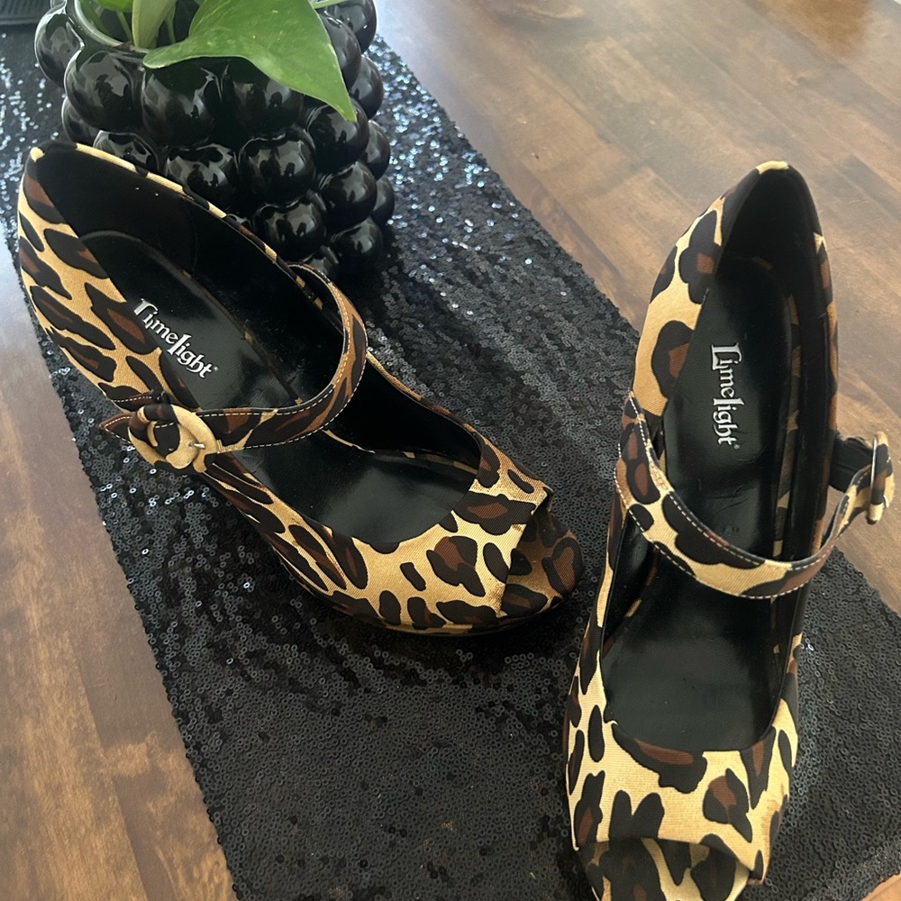 Limelight Women's Animal Print Peep-toe Ankle Strap Heels Size 10